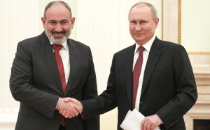 Nikol Pashinyan, Vladimir Putin Hold Private Conversation
