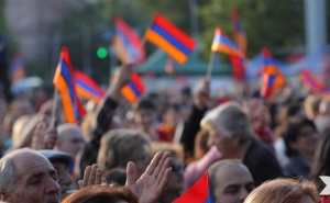 На площади Франции в Ереване стартовал митинг Движения сопротивления
