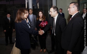 Paris Mayor Arrives in Armenia on Official Visit