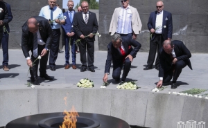 Делегация ФРГ почтили память Св.Мучеников Геноцида армян в мемориальном комплексе Цицернакаберд
