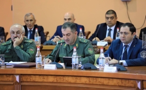 Armenian Defense Minister chairs consultation


