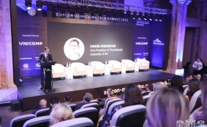 Hakob Arshakyan Gives a Speech in the Silicon Mountains Technological International Summit 2022