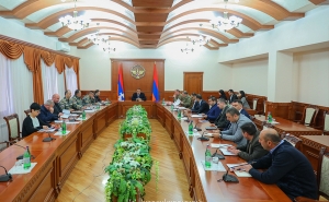 Государственный министр Арцаха созвал совещание по вопросам гражданской обороны
