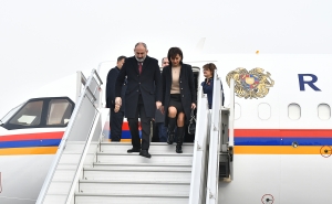 Премьер-министр Армении вместе с супругой прибыл в Алматы