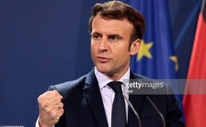 Диалог между властями Франции и профсоюзами по пенсионной реформе продолжается: Макрон