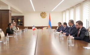 Министр обороны Армении и посол Франции обсудили сотрудничество в оборонной сфере
