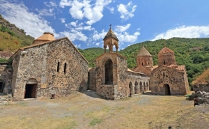 Иностранная литература, подтверждающая армянское происхождение Дадиванка: Арцахская епархия
